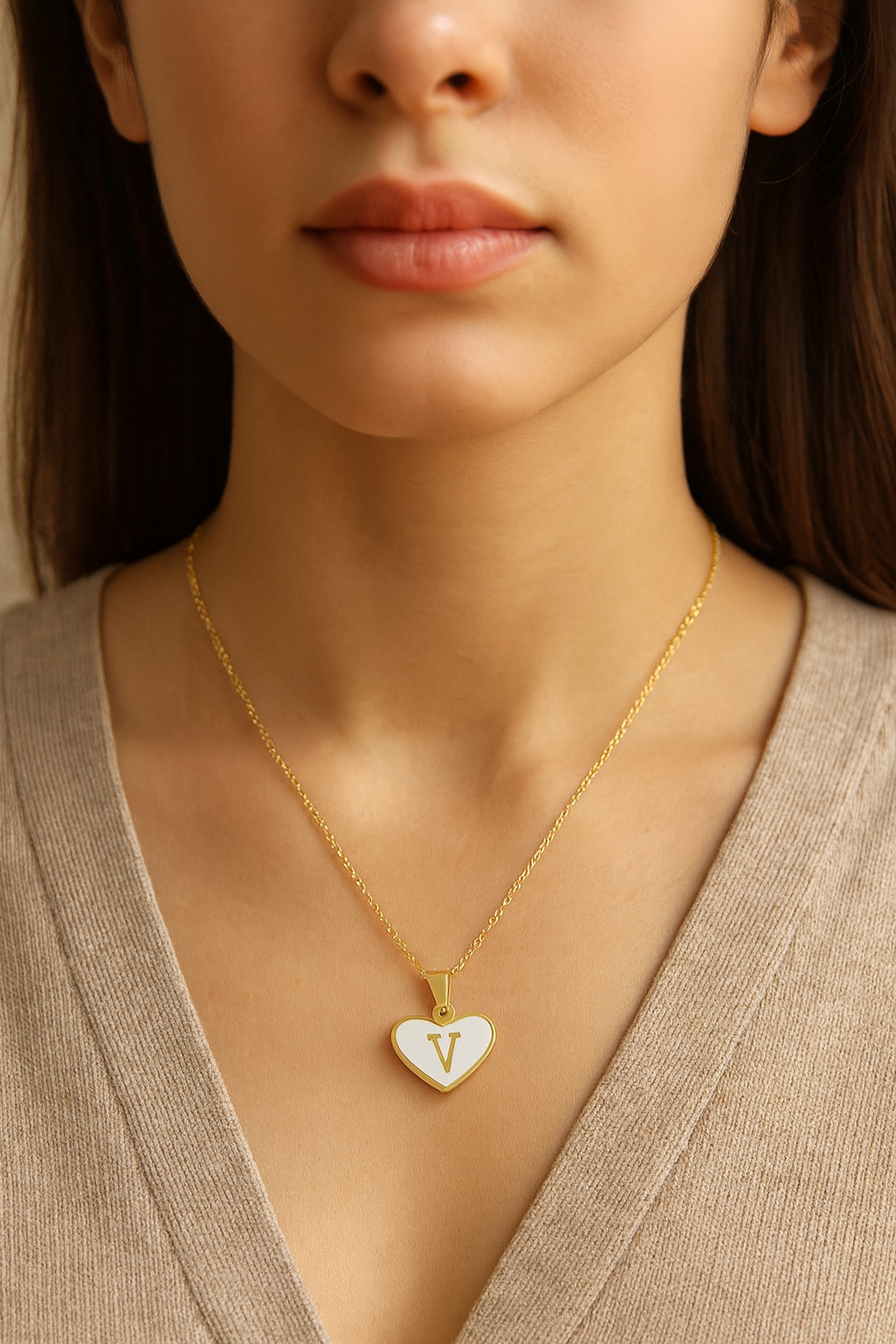 buchstabe-v-goldkette