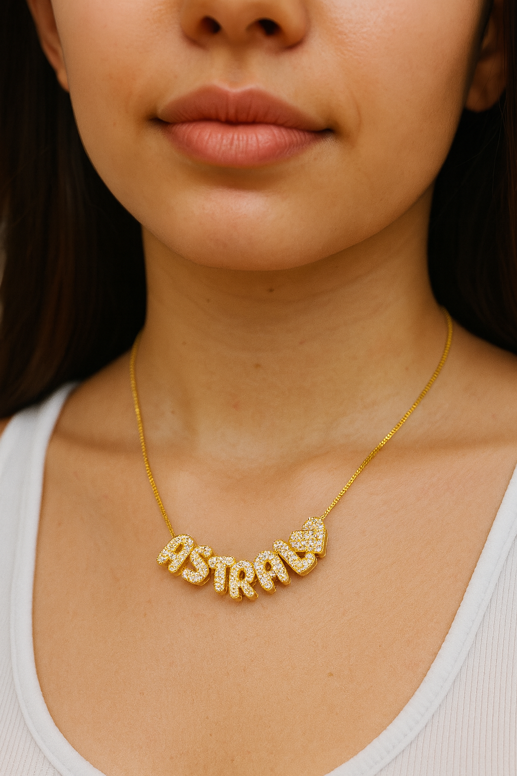 kette-mit-mehreren-buchstaben-gold