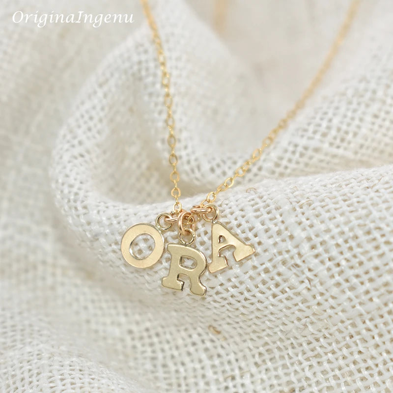 Kette Mit Zwei Buchstaben Gold