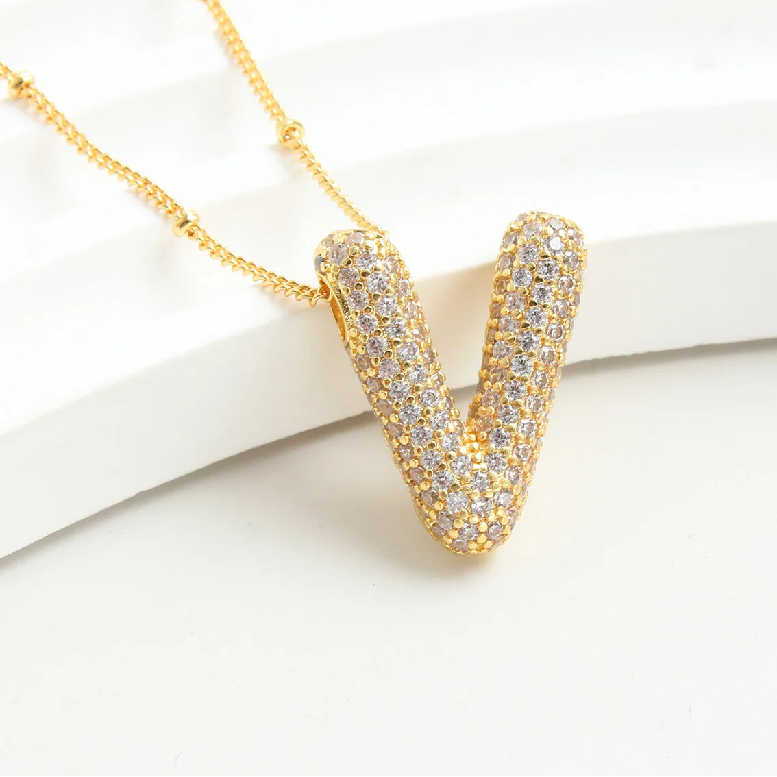 Buchstaben Kette Gold V